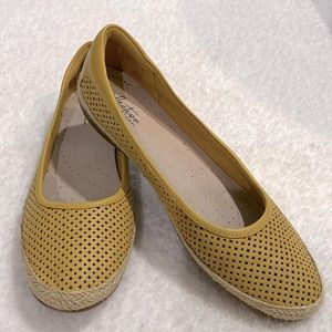 Clarks collection yellow flats